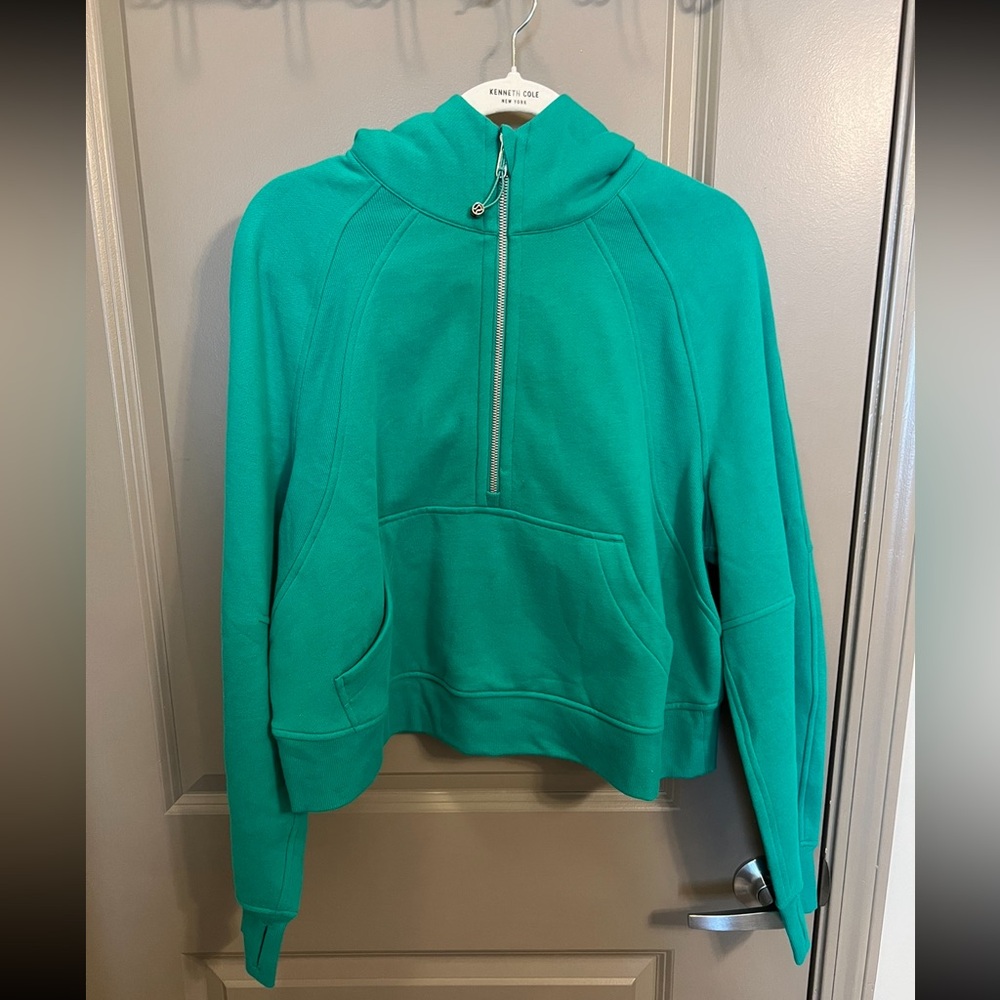 Lululemon - Kelly green scuba